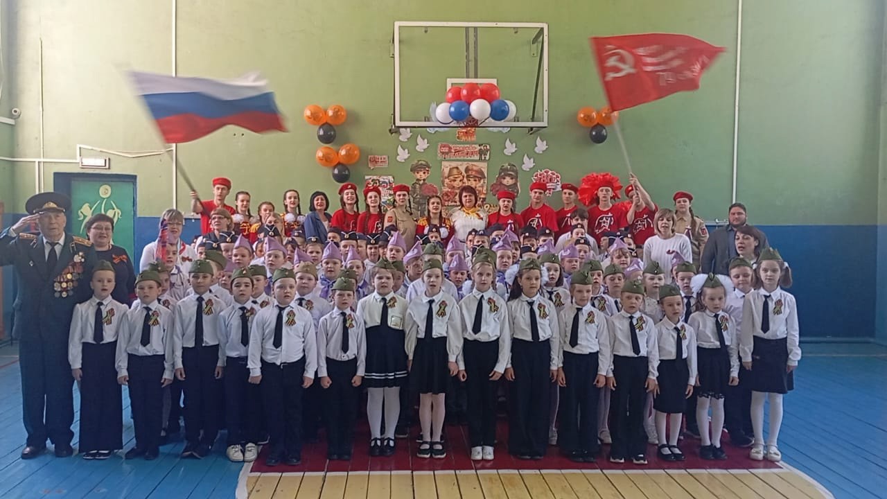 Смотр строя и песни в начальной школе.